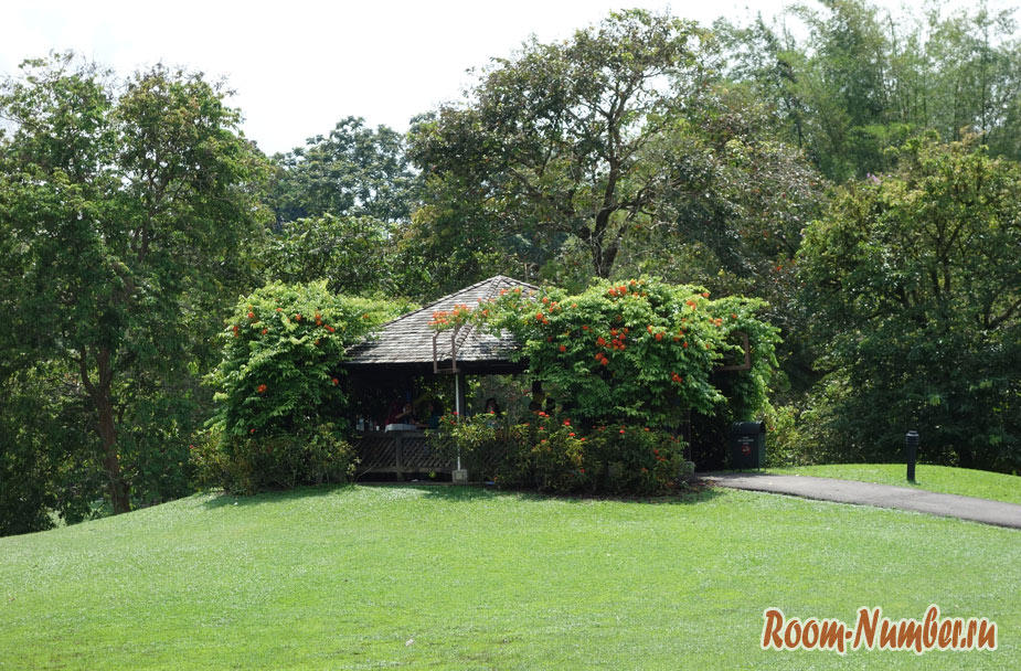 Уютные беседки в Ботаническом саду Сингапура