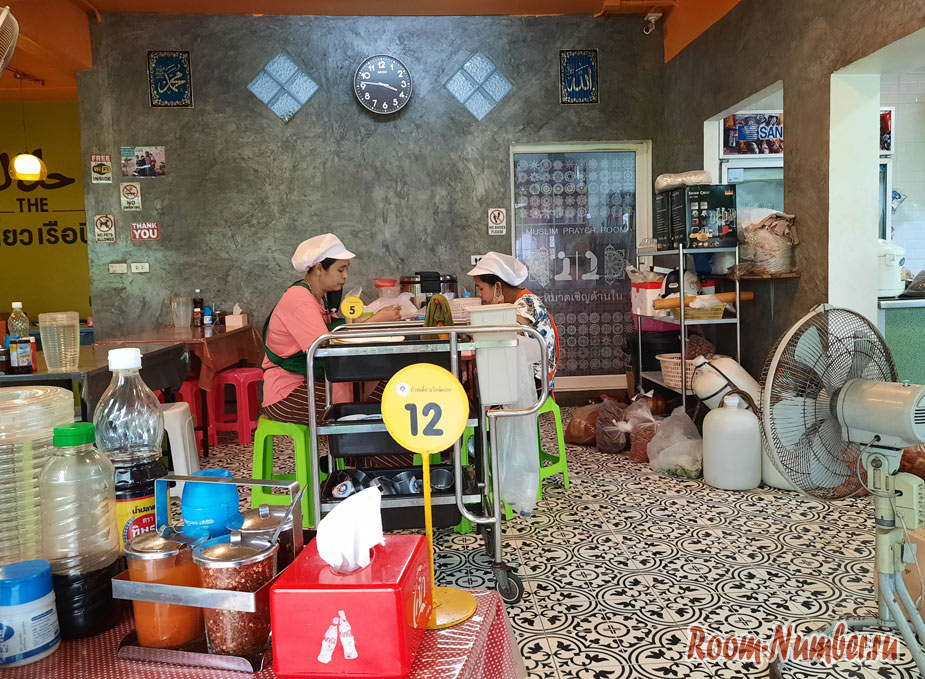 Где поесть на Камале недорого. Тайское кафе для местных, где дешево, атмосферно и вкусно