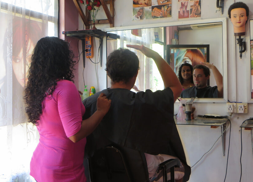 Парикмахерская на Шри Ланке. Где постричься в Унаватуне и сколько это стоит