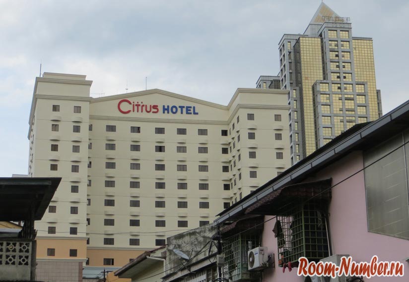 Недорогой отель в Куала-Лумпур с бассейном и завтраком Q Hotel