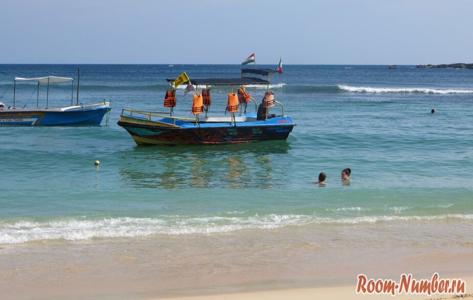 Шри-ланка, пляж Унаватуна. Фотография береговой линии