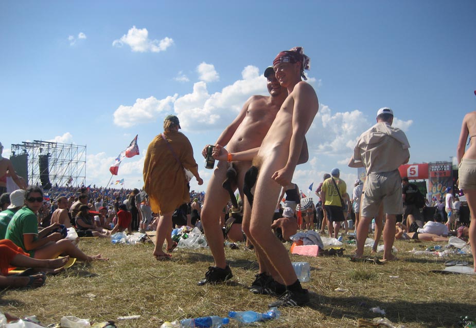 Рок-фестиваль Нашествие, голые мужики