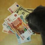 Менять рубли на доллары