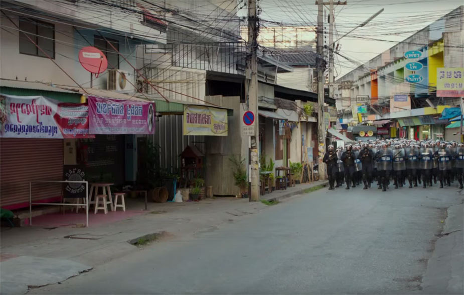выхода нет - кадр из фильма с отрядом полиции