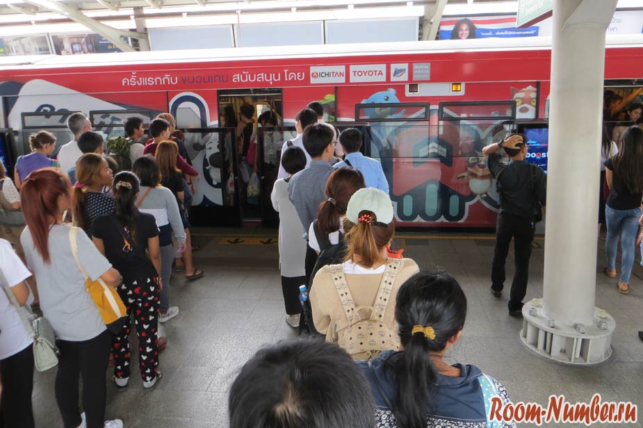 очереди в метро в бангкоке