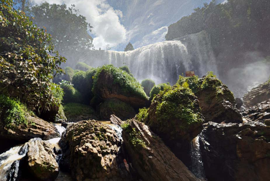 Слоновий водопад Далат