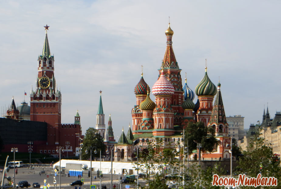 Красная площадь в Москве, вид со стороны Москвы реки