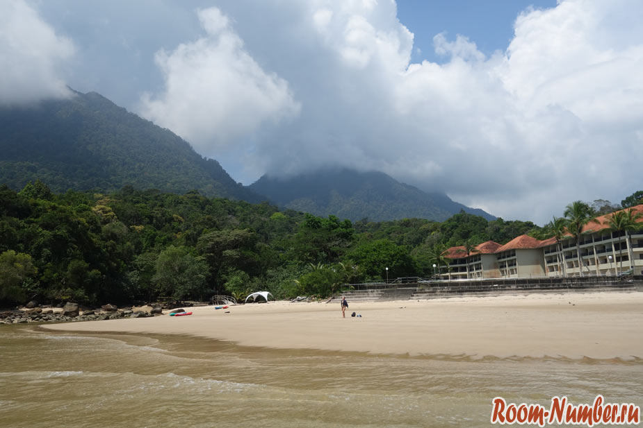 Пляж и отель Damai Puri Resort & Spa