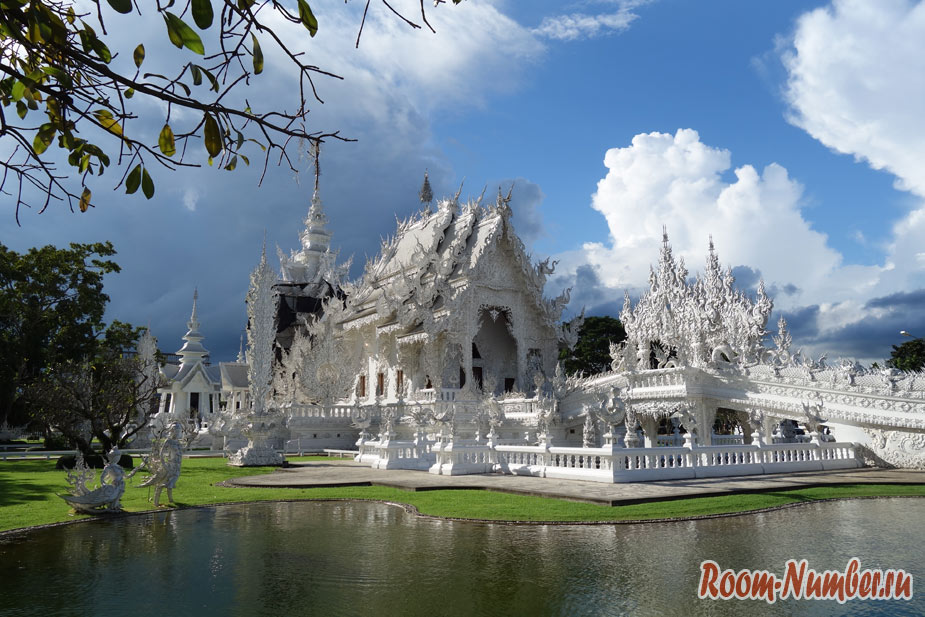 Белый храм в Таиланде. Wat Rong Khun в Чианграе — самый узнаваемый храм на севере