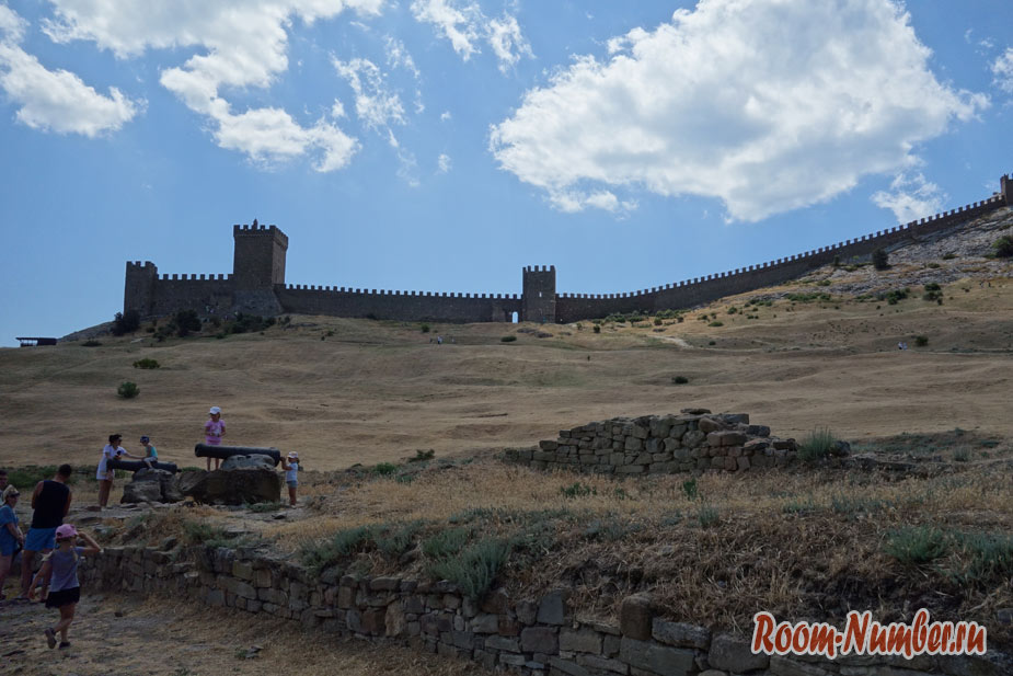 Генуэзская крепость в Судаке. Как добраться и цены на билеты на главную достопримечательность
