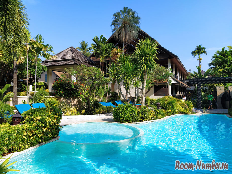 Phi Phi Banyan Villa – наш отель на Пхи Пхи. Первая линия, бассейн, своя территория и просто суперское место