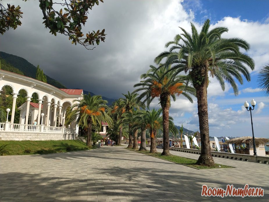 Гагра, Абхазия 2024. Как сейчас выглядит курорт, какие пляжи и что ждёт на отдыхе
