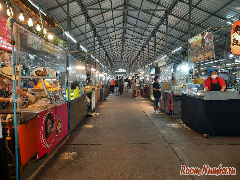 Обновленный ночной рынок Нака Маркет на Пхукете с едой и одеждой