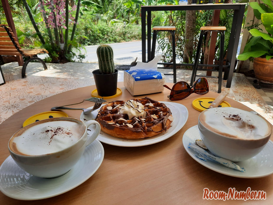 Good Mood кафе на Банг Тао в отеле Baan Rosa. Завтраки, десерты и кофе