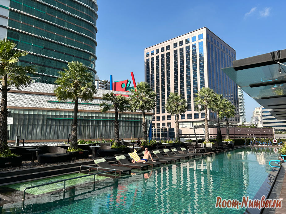Holiday Inn Bangkok Sukhumvit — рекомендуем отель в Бангкоке в хорошем районе