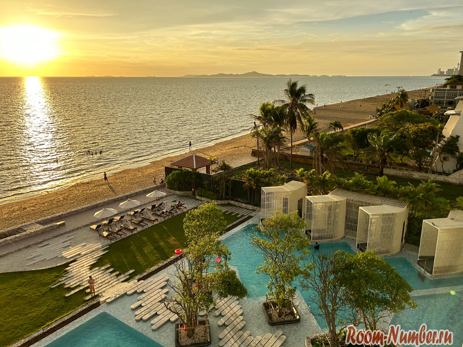 Veranda Resort Pattaya. Отель 5 звезд на Джомтьене со своим пляжем