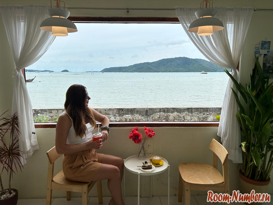 Lay Cafe Phuket – маленькая кофейня в Чалонге с красивым видом на море