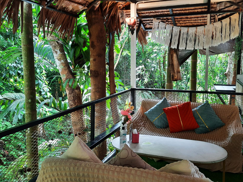 nuatone-cafe-s-vodopadom-7