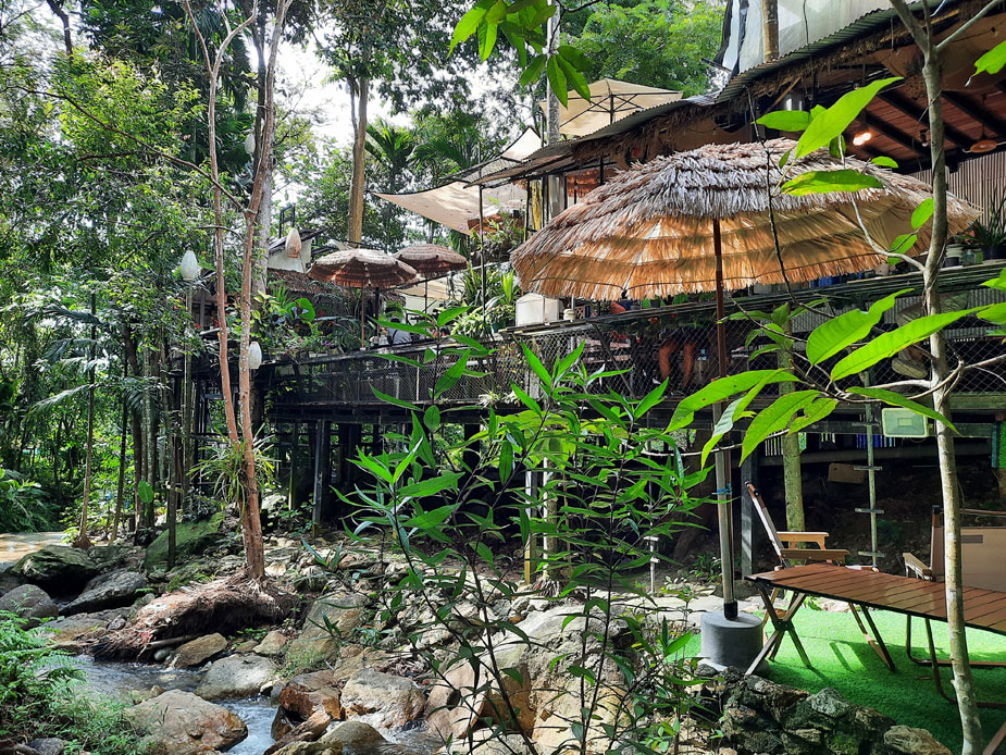 nuatone-cafe-s-vodopadom-9