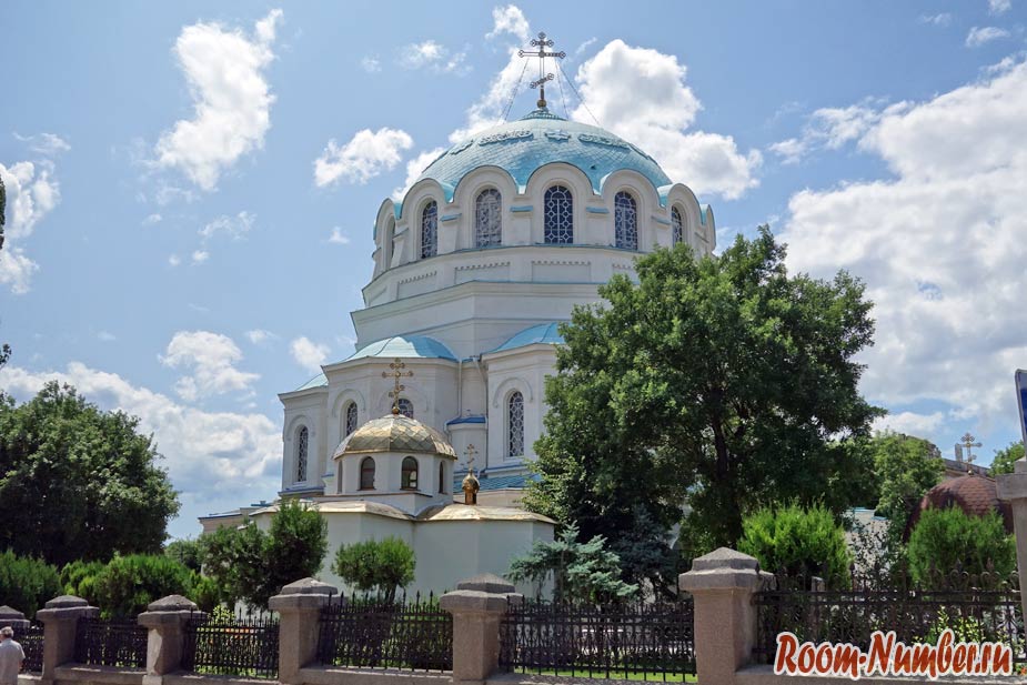 храм с голубым куполом евпатория